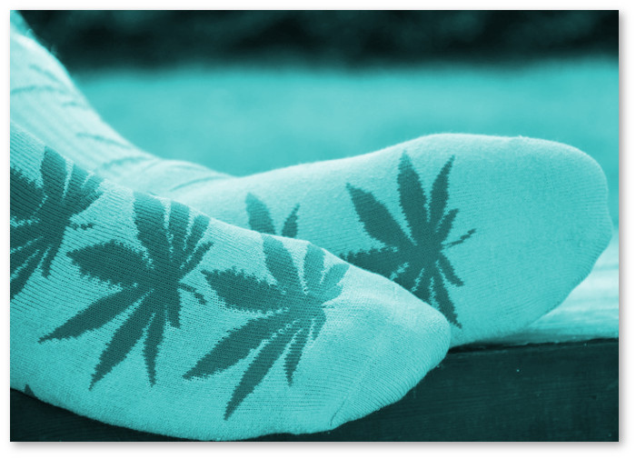 marijuana-leaf-socks