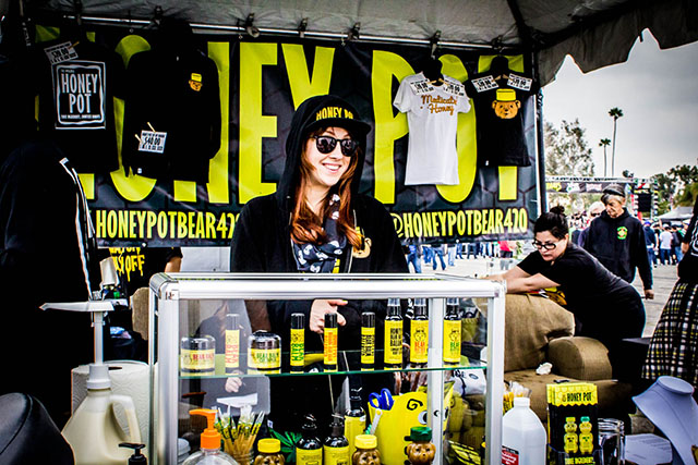 На выставочном стенде фирма