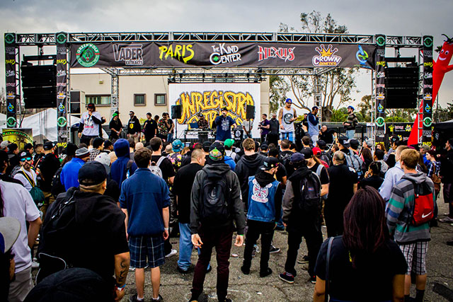 Со сцен по всей территории Центра музыкальные коллективы старались поразить воображение гостей живой популярной музыкой