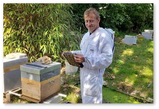 pchelovod hochet sdelat med iz konopli