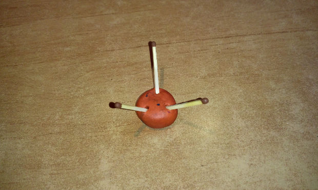 Как сделать бонг для травы. Подставка из пластилина