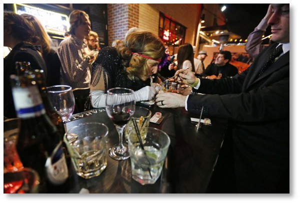 budtender-at-marijuana-party