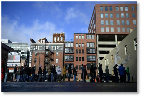 marijuana-buyers-standing-in-line-in-front-of-a-shop