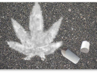 Исследование: Ребенку проще отравиться цветными мелками, чем марихуаной