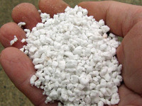 Обязательно ли добавлять в почву перлит?